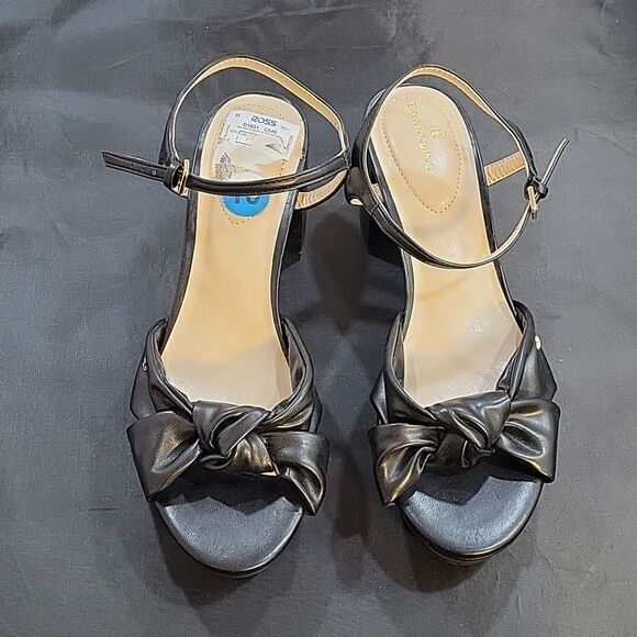 BRAND NEW BANDOLINO BLOCK HEEL ADJUSTABLE BUCKLE ANKLE STRAP SANDAL - Picture 2 of 14